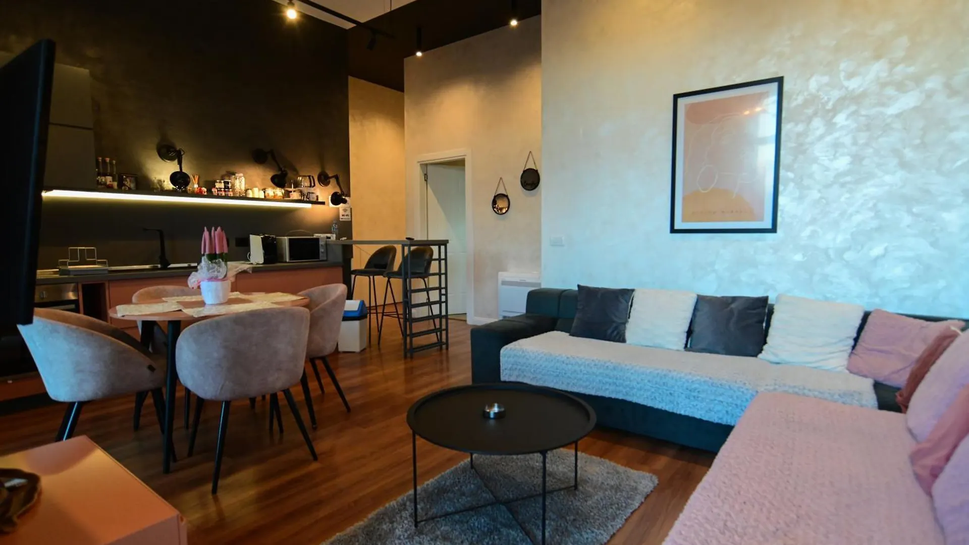Stylish Two Bedroom House With Private Pool Tirana